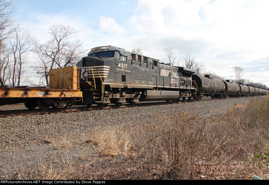 NS 4517 in mid-consist of train 38G